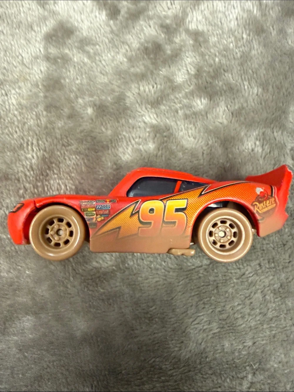 Disney Pixar Cars - DIRT TRACK LIGHTNING MCQUEEN LENTICULAR Eyes - 1:55 Diecast